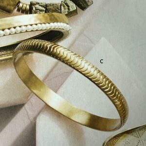 Silpada K&R Grooved Bangle